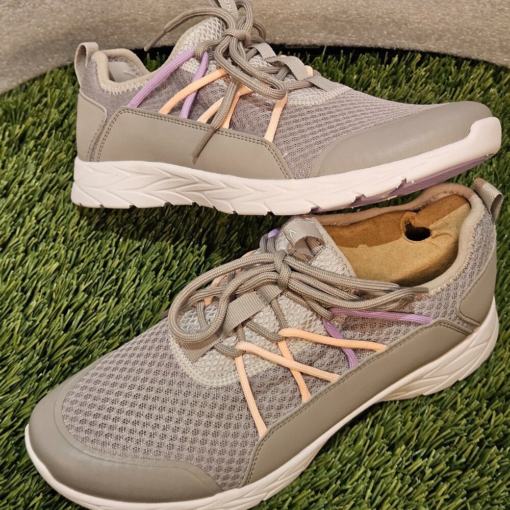 Vionic Zeliya Gray Women’s Sneakers – Size 9 – New in Box 🌸
